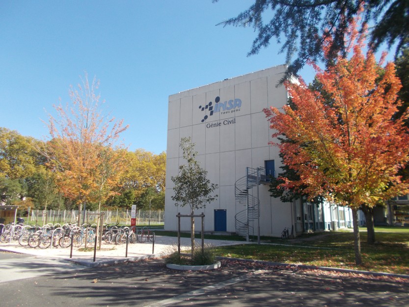 Découvrir comment fabriquer, réemployer et poser des charpentes.<br />
Comme chaque année le dép...