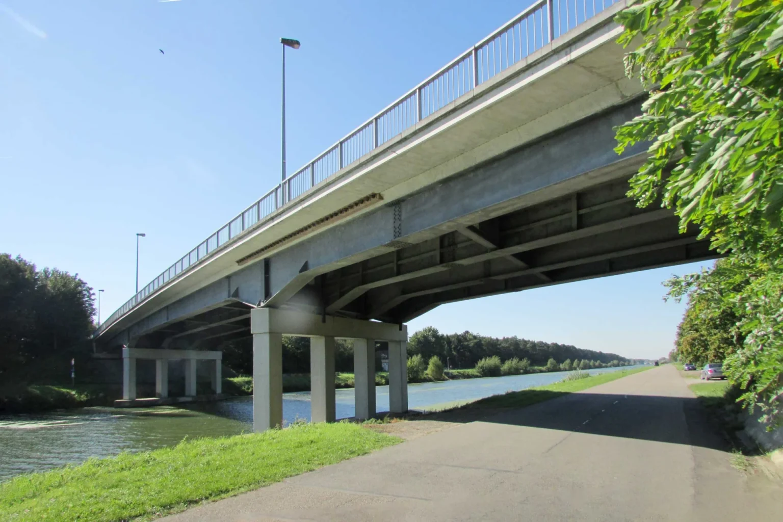 L'ACIER GALVANISÉ DANS LA CONSTRUCTION DES PONTS - UNE ÉVIDENCE - 